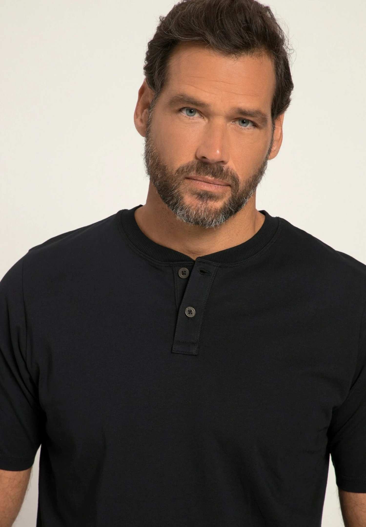 JP1880 Henley Bauchfit Halbarm Rundhals - T-Shirt Basic - Schwarz 4 JP1880 Henley Bauchfit Halbarm Rundhals - T-Shirt Basic - Schwarz - Afbeelding 2